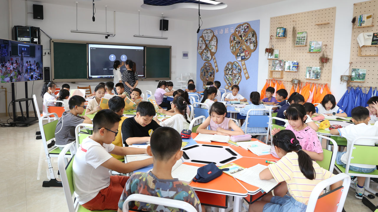 建三個(gè)課堂就選奧威亞,專遞課堂與網(wǎng)絡(luò)研修相結(jié)合，創(chuàng)新“互聯(lián)網(wǎng)+”結(jié)對(duì)幫扶